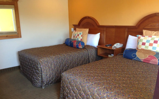 photo 5 of Deluxe Inn