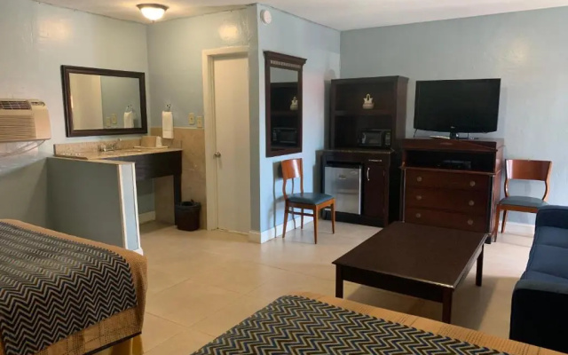 photo 3 of Deluxe Inn