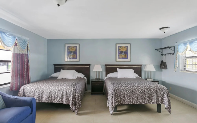 photo 5 of Deluxe Inn