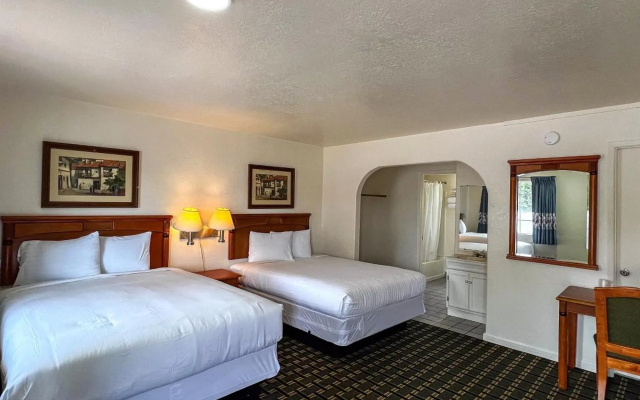 photo 5 of Deluxe Inn