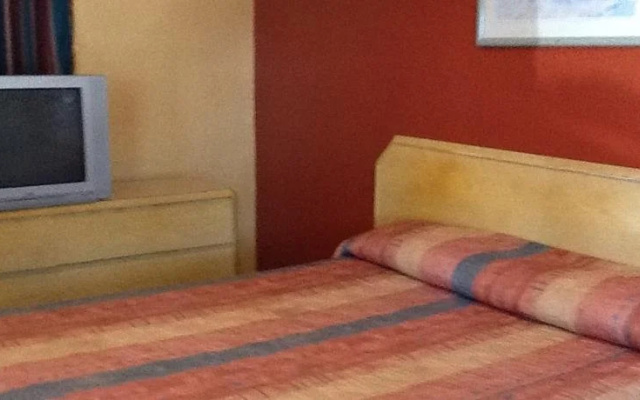 photo 2 of Deluxe Inn - Sarasota