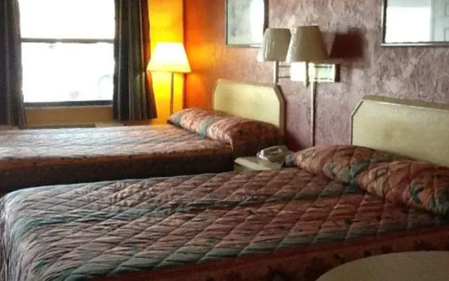 photo 4 of Deluxe Inn - Sarasota