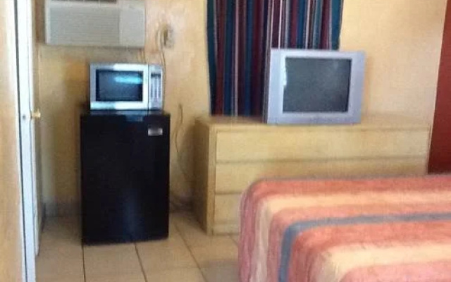 photo 5 of Deluxe Inn - Sarasota