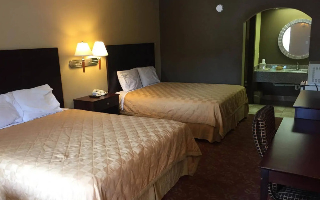 photo 3 of Deluxe Inn and Suites