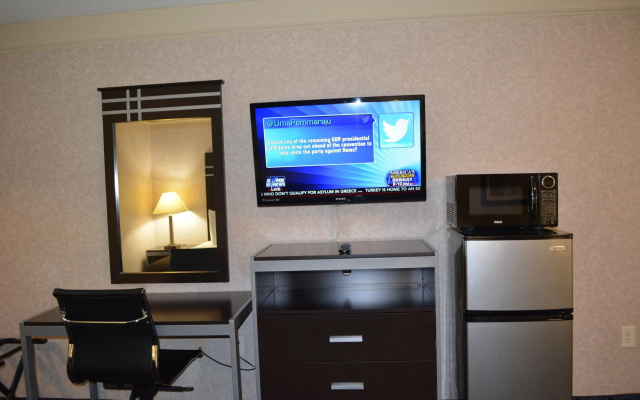 photo 4 of Deluxe Inn Fayetteville - I-95 Exit 49