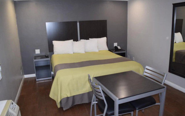 photo 3 of Deluxe Inn Hawthorne