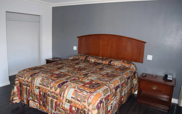 photo 4 of Deluxe Inn Hawthorne