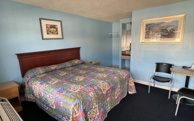 photo 3 of Deluxe Inn LA