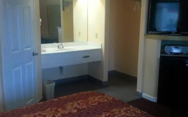 photo 5 of Deluxe Inn