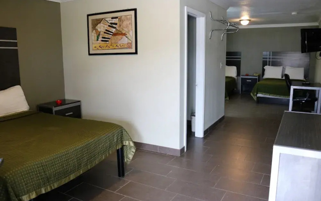 photo 5 of Deluxe Inn Motel