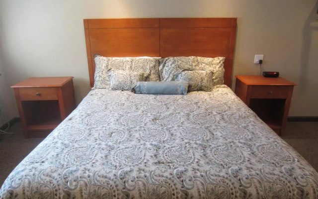 photo 3 of Deluxe Inn Redwood City