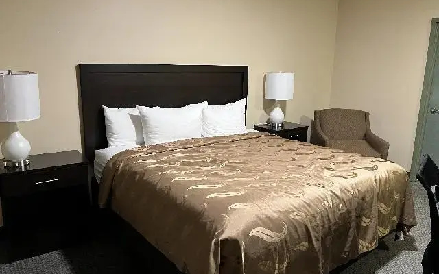 photo 2 of Deluxe Inn & Suites - Long Island City NYC
