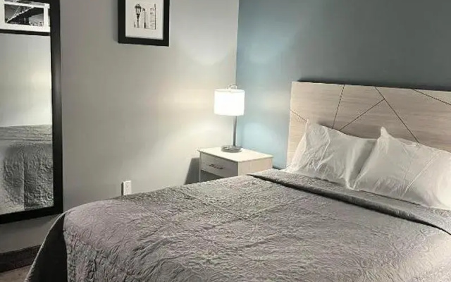 photo 3 of Deluxe Inn & Suites - Long Island City NYC