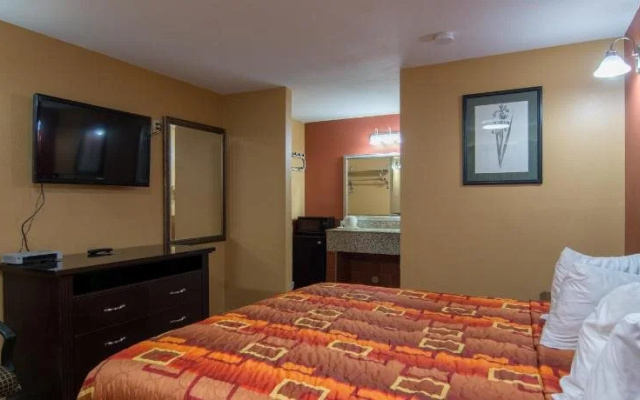 photo 5 of Deluxe Motel
