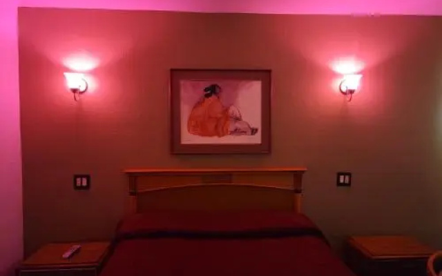 photo 2 of Deluxe Motel, Los Angeles Area