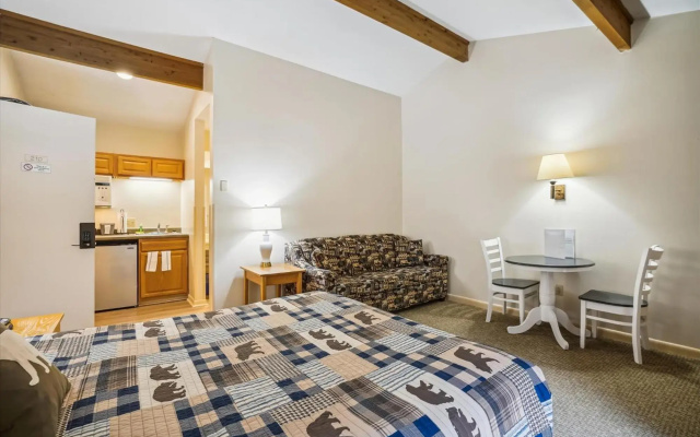 photo 2 of Deluxe Two Bedroom Suite on 2nd floor with outdoor heated pool 20708