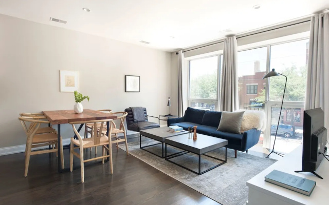photo 2 of Deluxe Wicker Park Suites by Sonder