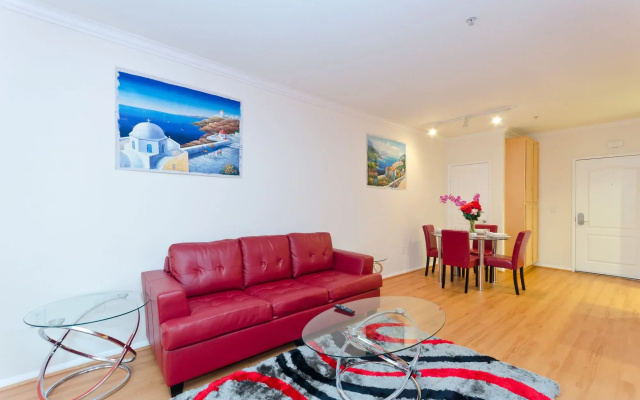 photo 3 of Deluxe Wilshire Apartments