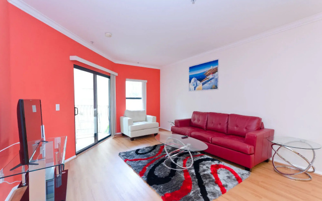 photo 5 of Deluxe Wilshire Apartments