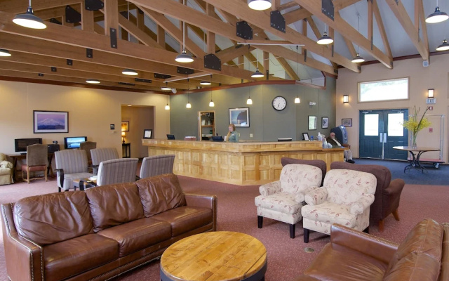 photo 2 of Denali Bluffs Hotel