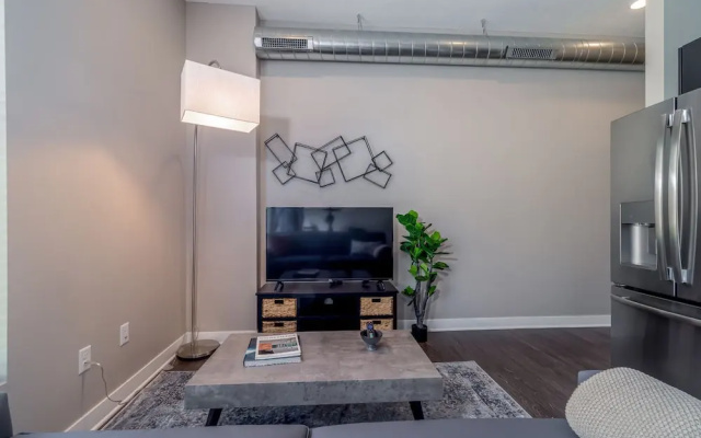 photo 2 of Des Moines Amazing 1BD 1BA Downtown Apartment