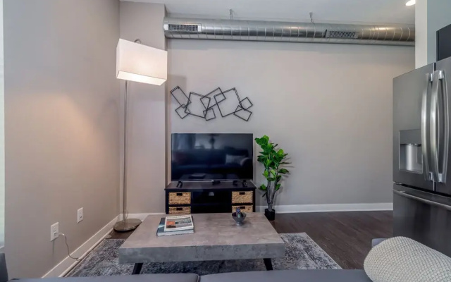 photo 2 of Des Moines Executive 1BD 1BA Downtown Apartment