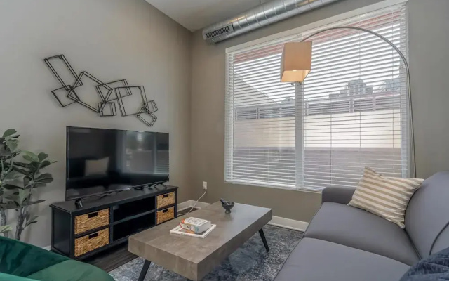 photo 4 of Des Moines Executive 1BD 1BA Downtown Apartment