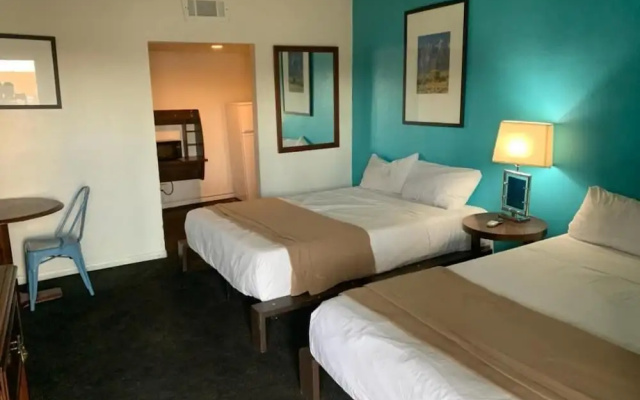 photo 5 of Desert Hills Motel