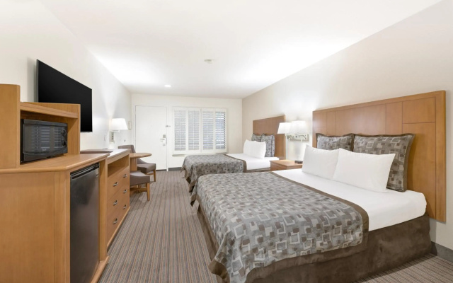 photo 5 of Anaheim Desert Inn and Suites