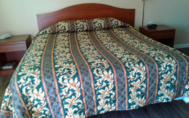 photo 3 of Desert Inn Motel