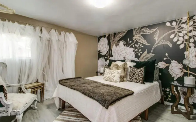 photo 2 of Designer Condo in Hip Zen Yard! Midtown Phoenix!