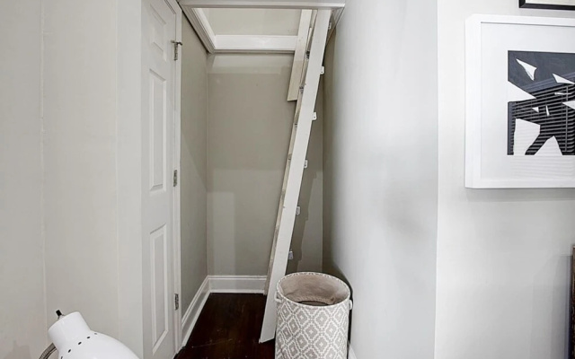 photo 2 of Desirous Iris Atlanta Vacation Home Sleeps 5