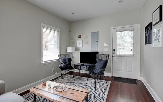 photo 3 of Desirous Iris Atlanta Vacation Home Sleeps 5