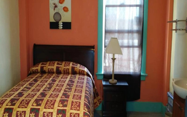 photo 3 of Desmond Hotel