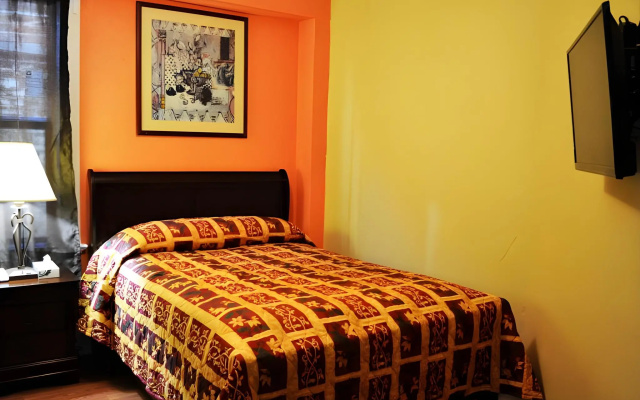 photo 5 of Desmond Hotel