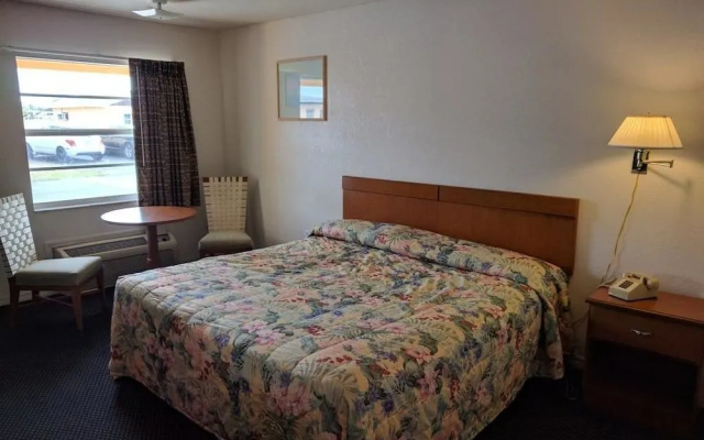 photo 5 of Desoto Motel