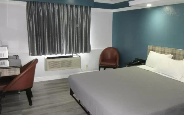 photo 5 of Rodeway Inn Commerce - Los Angeles