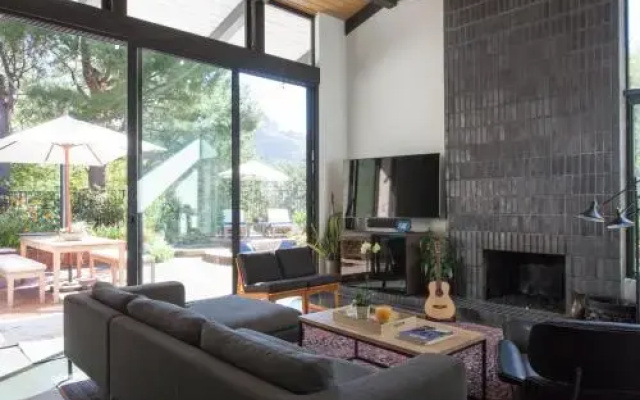 photo 2 of Devista Drive By Onefinestay