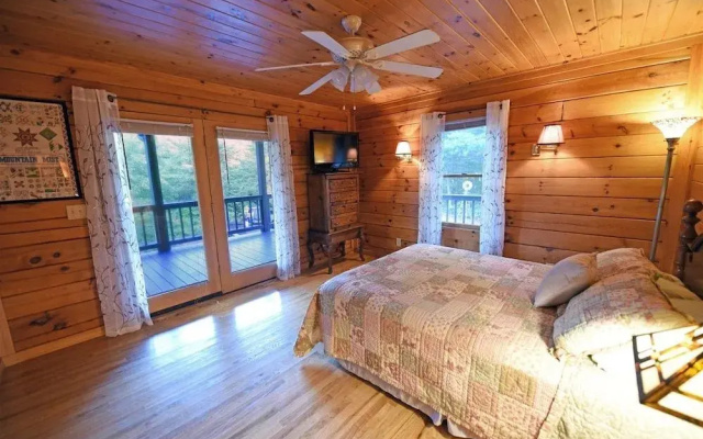 photo 2 of Dew Drop Inn- Blue Ridge Cabin Rental
