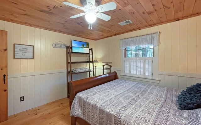 photo 2 of Dewey Cottage - Y854 Adorable Cottage Close To Long Sands Beach And Short Sands 4 Bedroom Home by RedAwning