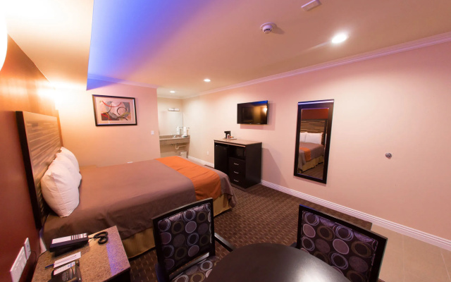 photo 2 of Diamond Bell Inn & Suites