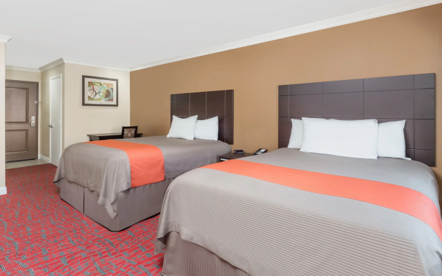 photo 3 of Diamond Bell Inn & Suites