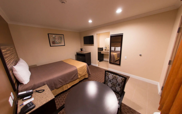 photo 4 of Diamond Bell Inn & Suites