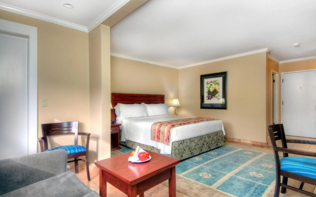 photo 2 of Dinah's Garden Hotel