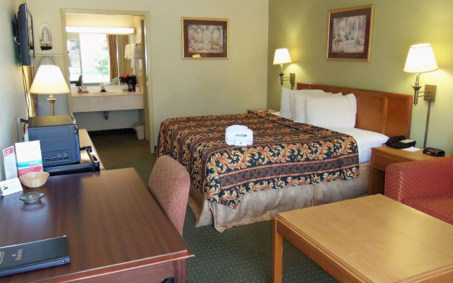 photo 3 of Discovery Inn