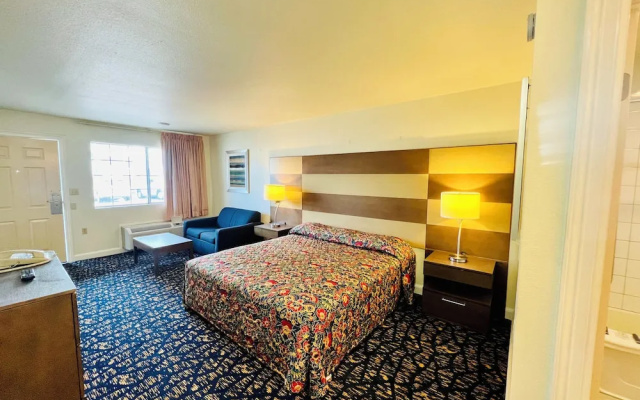 photo 4 of Rodeway Inn Garland Harbor Point