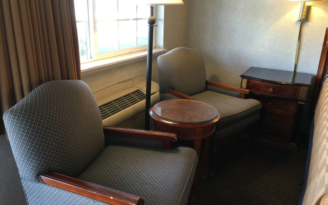 photo 2 of Discovery Inn