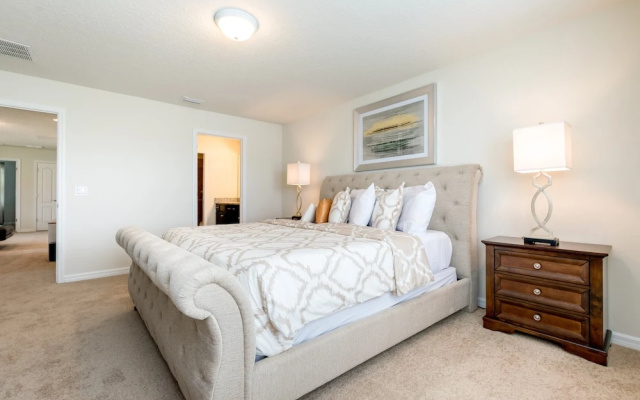 photo 4 of 5 Bed 5 Ba Home W Pool & Spa