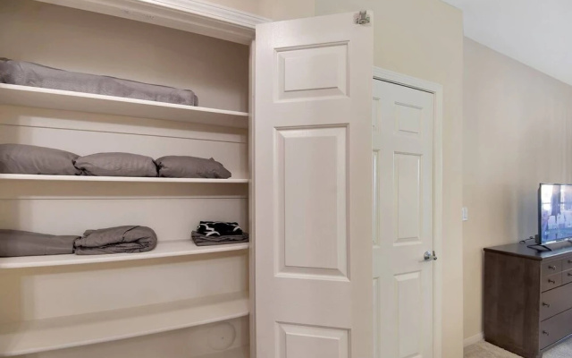 photo 2 of Disney's Gorgeous 2BR/2Bath Spectacular With Free Parking! (R2)