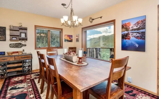 photo 2 of Divine Luxury Vacation At Windcliff 3 Bedroom Home by RedAwning